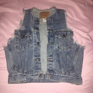 LEVIS DENIM VEST DISTRESSED